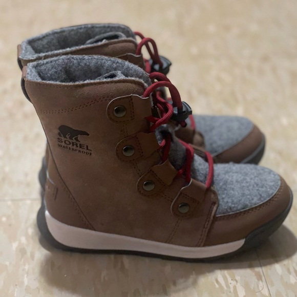Children’s size 1 Sorel winter boots - Picture 6 of 7
